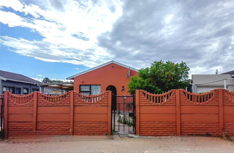 4 Bedroom Property for Sale in Eersterivier South Western Cape